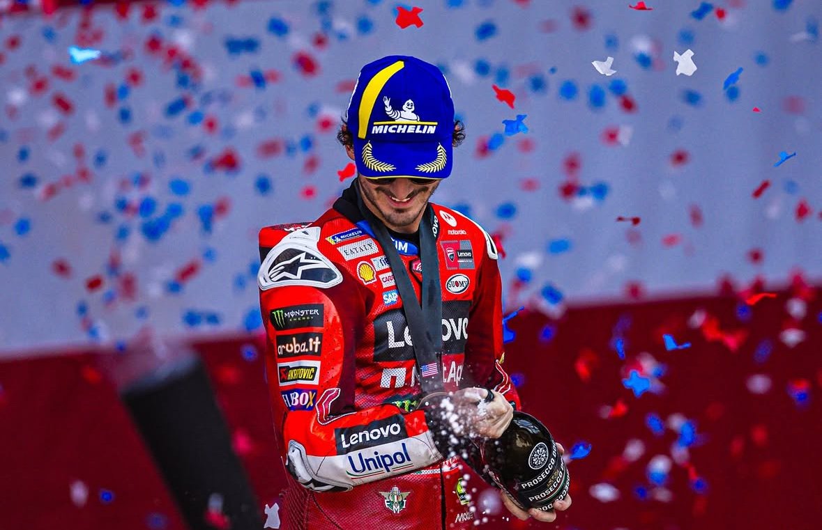 Pecco Bagnaia celebrando la Sprint en Austian