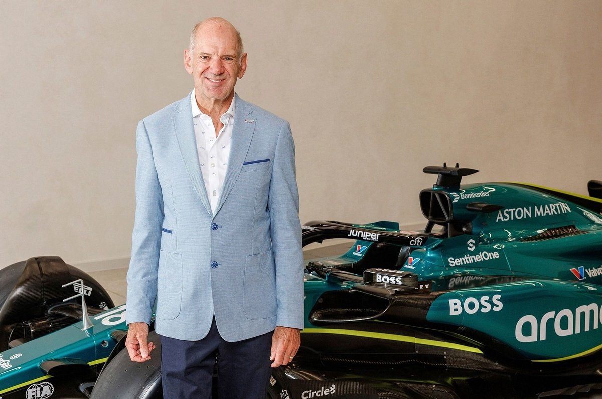 Adrian Newey en su primer día en Aston Martin F1, centrado en el diseño y desarrollo del coche de 2026.