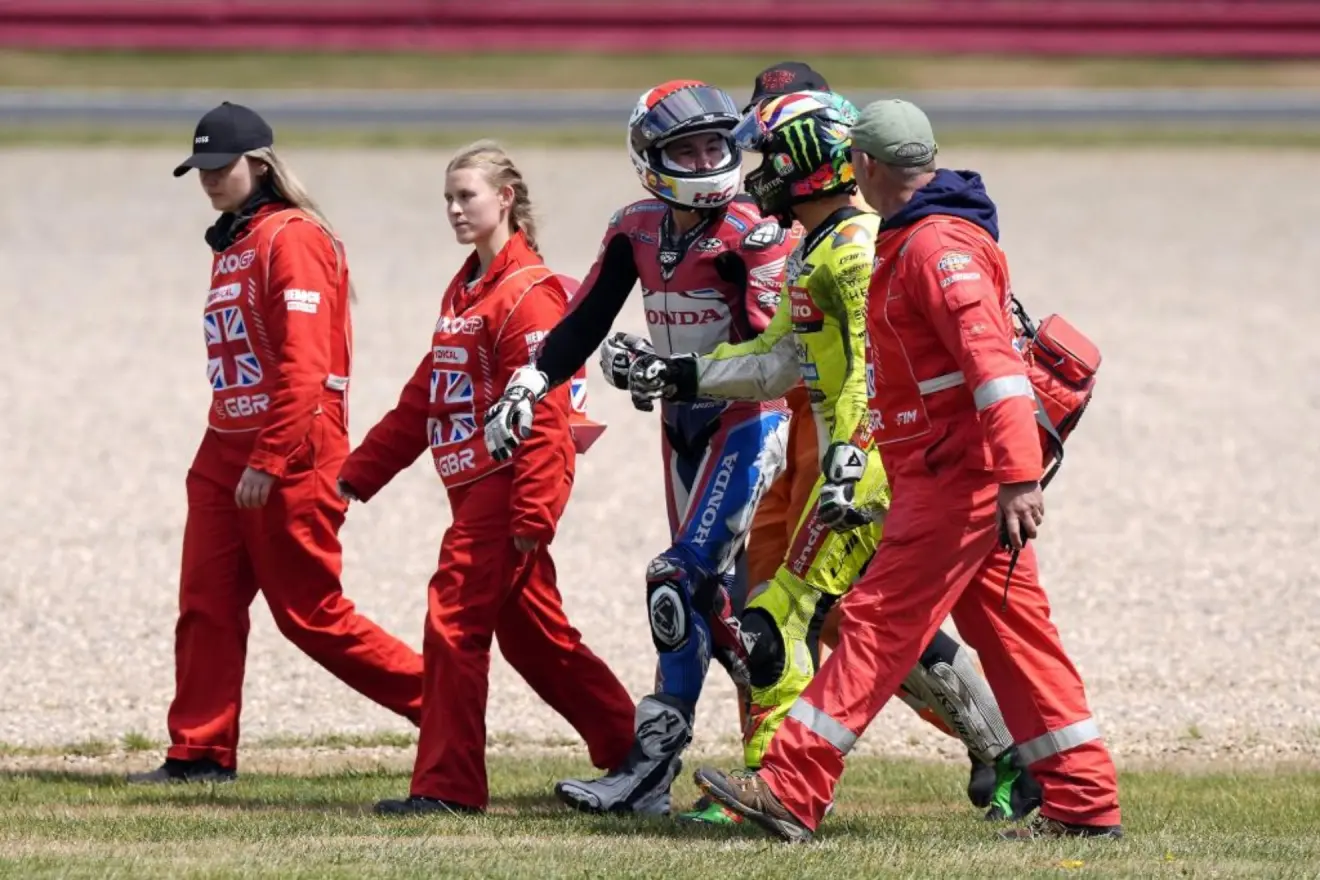 Aleix Espargaró y Franco Morbidelli se enfrentan tras su caída en el GP de Reino Unido 2025