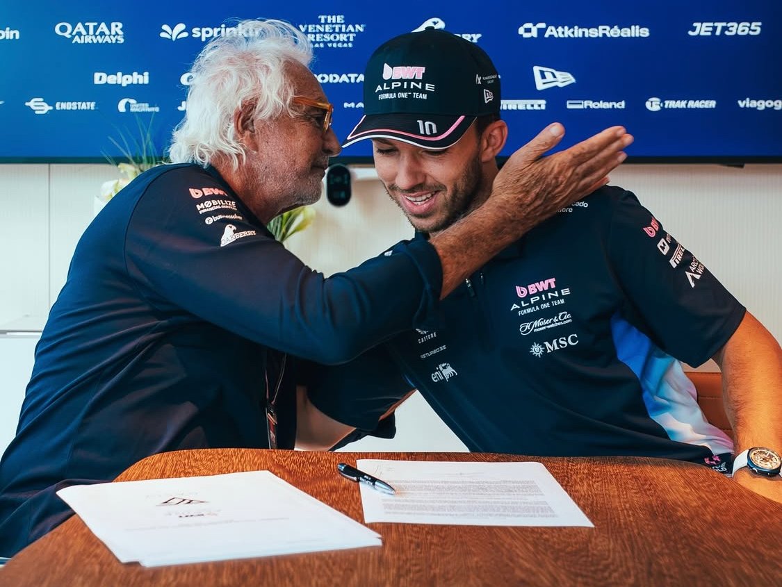 Firma de contrato de Gasly