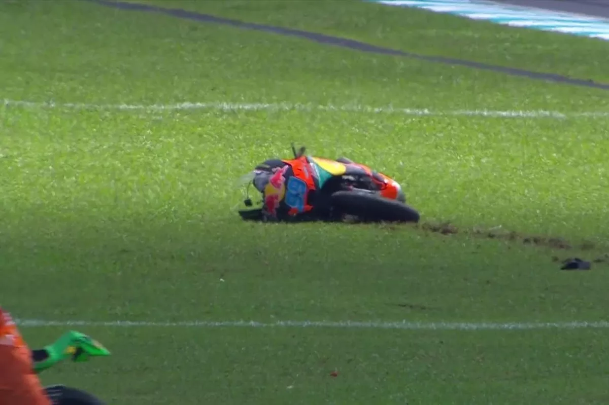 Grave accidente de José Antonio Rueda y Noah Dettwiler antes de la carrera de Moto3 en Sepang