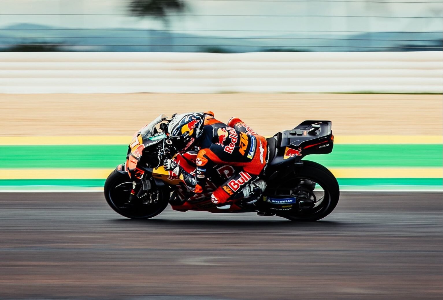 Pedro Acosta sobrevive al caos de Brasil: “Había más que perder que ganar”