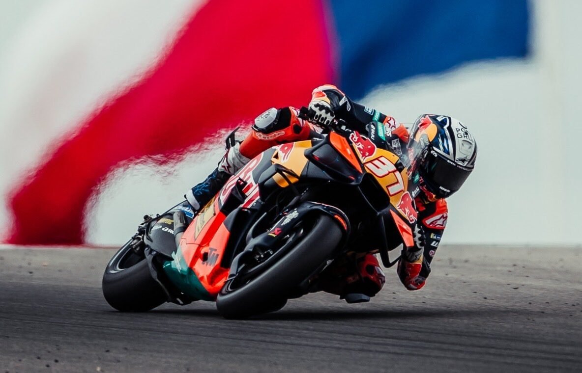 Pedro Acosta brilla con un podio en Austin… pero lanza un aviso a KTM: “No sé si nuestra moto corre menos o las demás corren más”