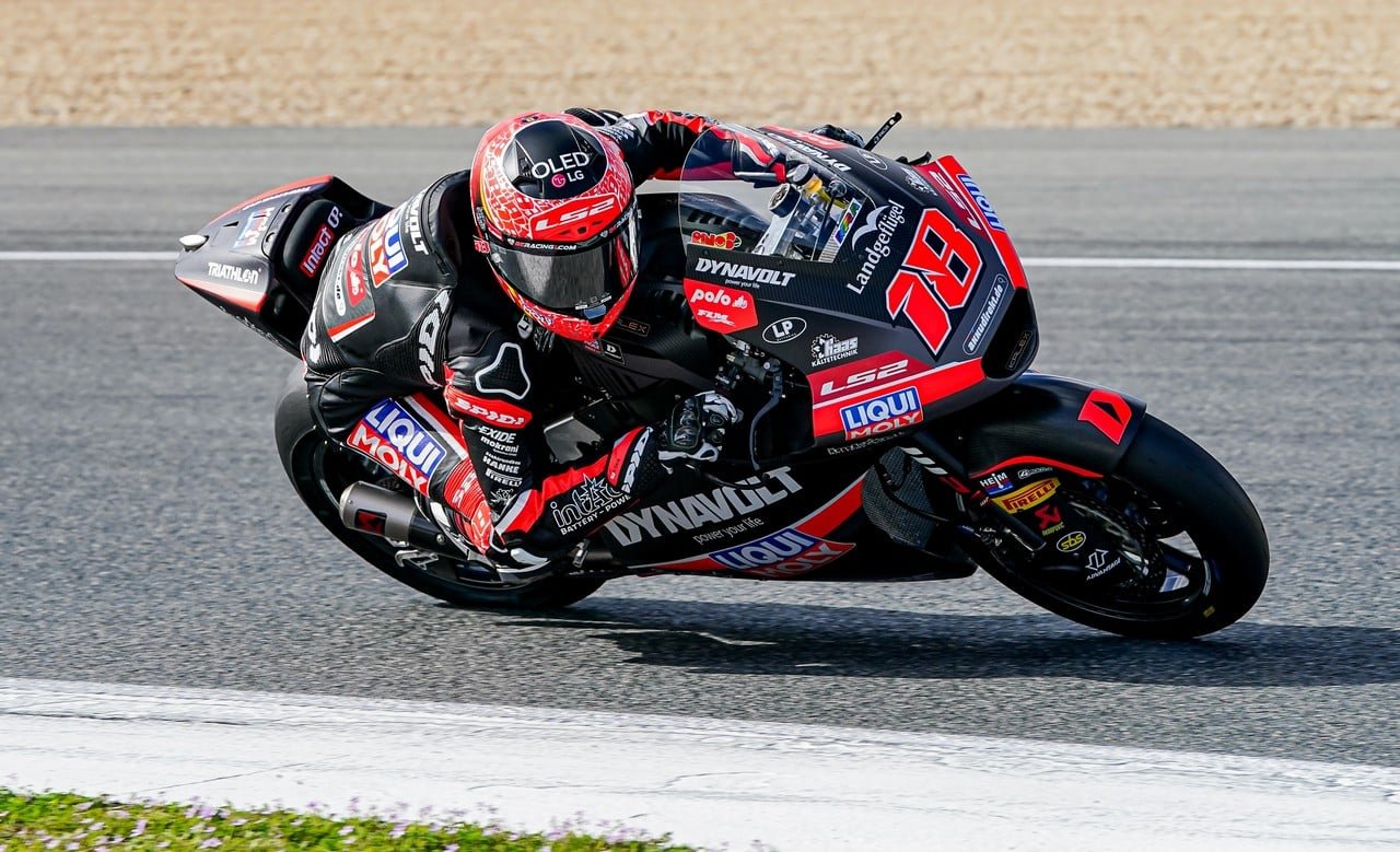 Resultado carrera Moto2 del GP de Tailandia: Manu González se reivindica en una carrera muy accidentada