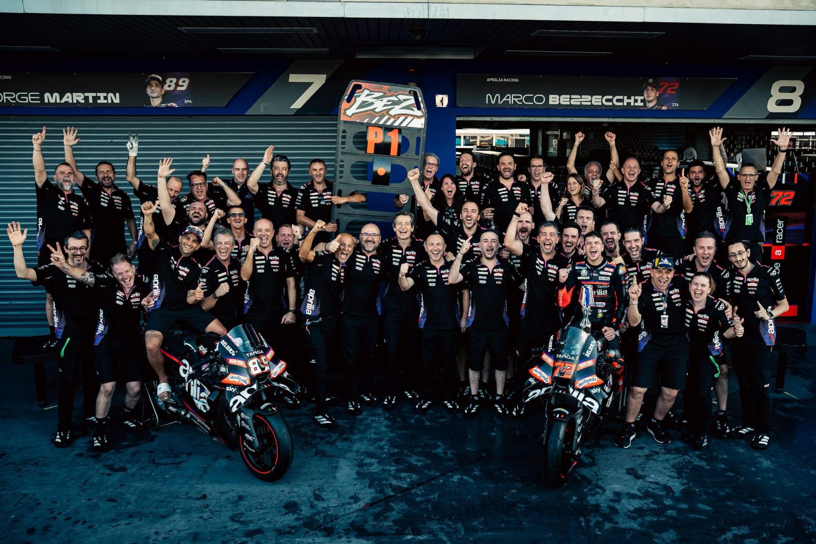 Aprilia lanza un mensaje directo a Ducati: “No guardamos nada en el cajón”