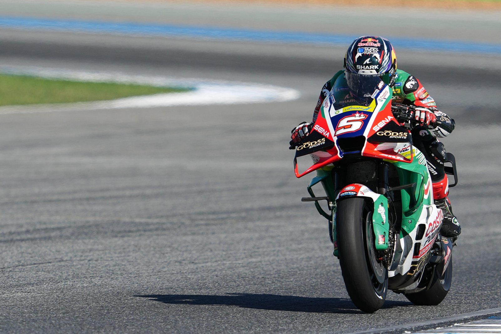 Johann Zarco lidera una práctica caótica en Brasil marcada por caídas y lluvia