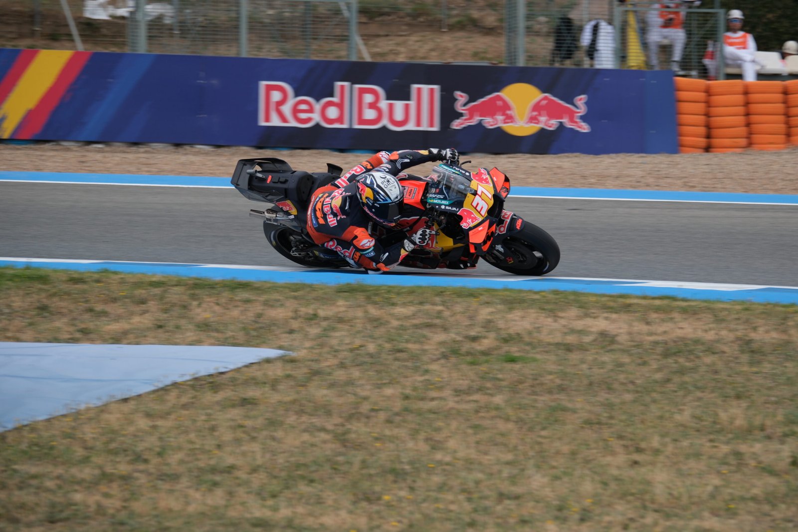 Pedro Acosta lanza un aviso tras Jerez: “Si queremos luchar con ellos, tenemos que ponernos las pilas”