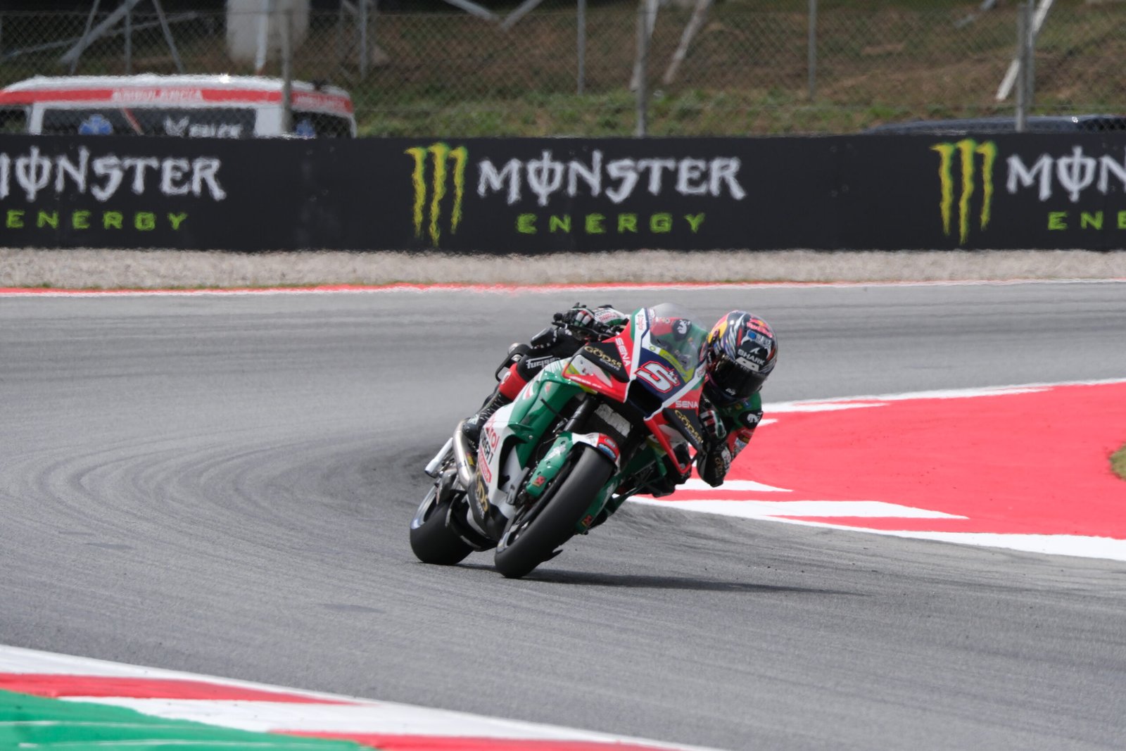 Johann Zarco pasará por quirófano tras su grave accidente en Barcelona… pero tendrá que esperar dos semanas