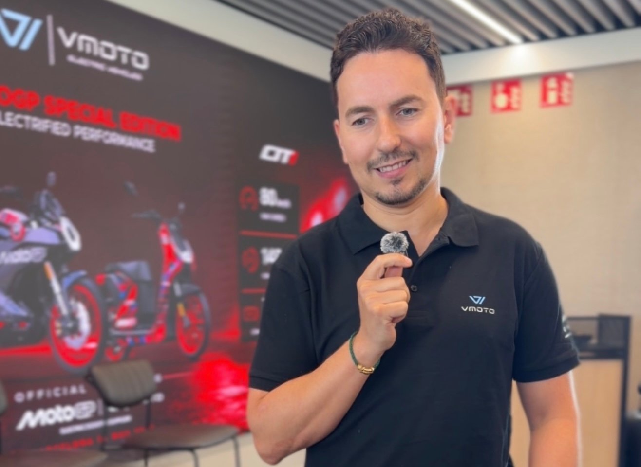 Jorge Lorenzo explica por qué Márquez sigue arriesgándolo todo: “Está muy cerca de poder batir a Valentino Rossi”