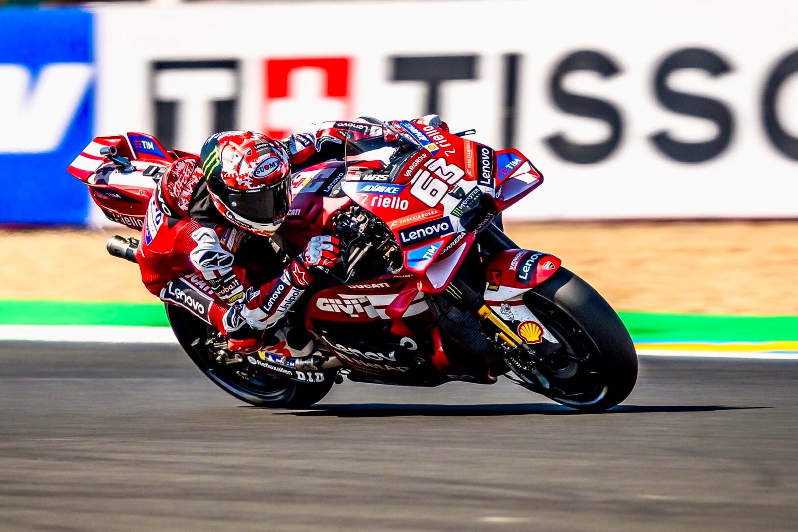 Pecco Bagnaia golpea primero en Le Mans, con récord incluido, y Marc Márquez resucita desde la Q1