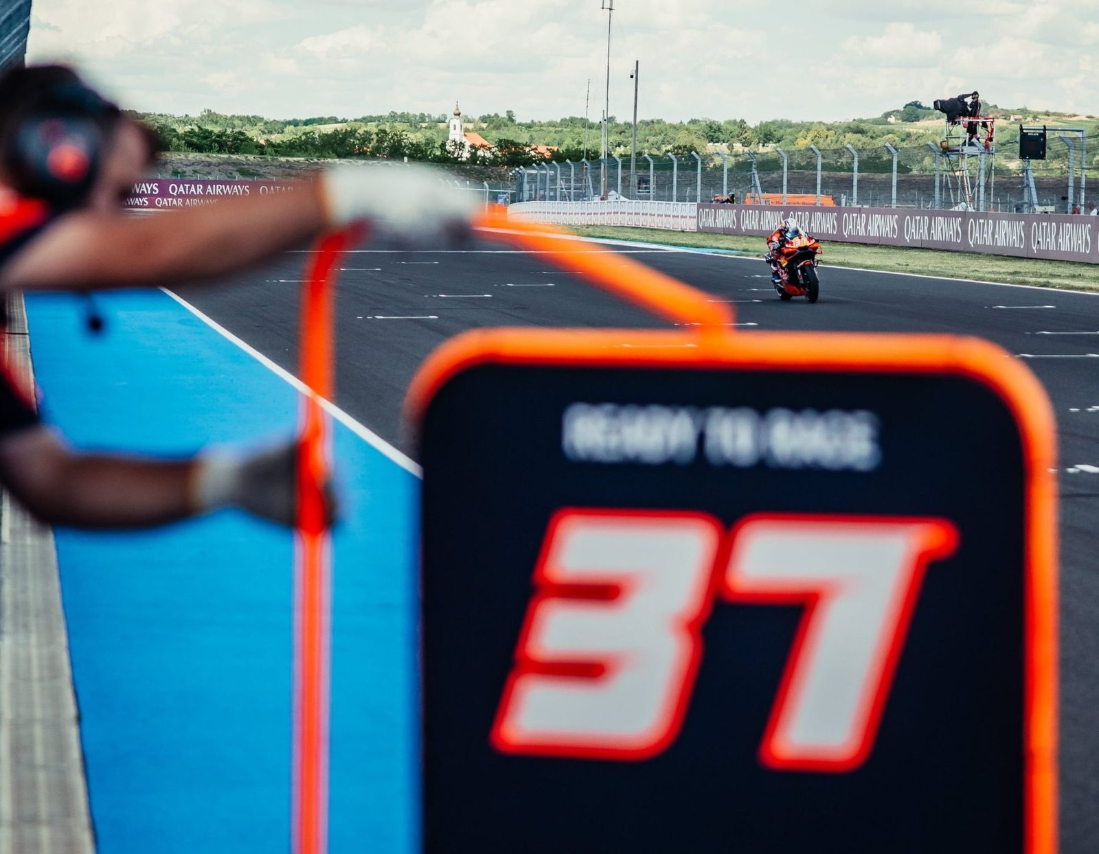 Pedro Acosta bromea antes del test de Brno: “No sé dónde correré el año que viene”
