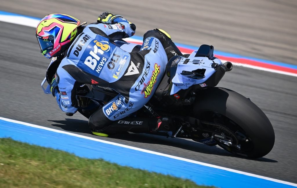 Fermín Aldeguer, declarado no apto para el GP de Assen tras sufrir una fractura en la T7