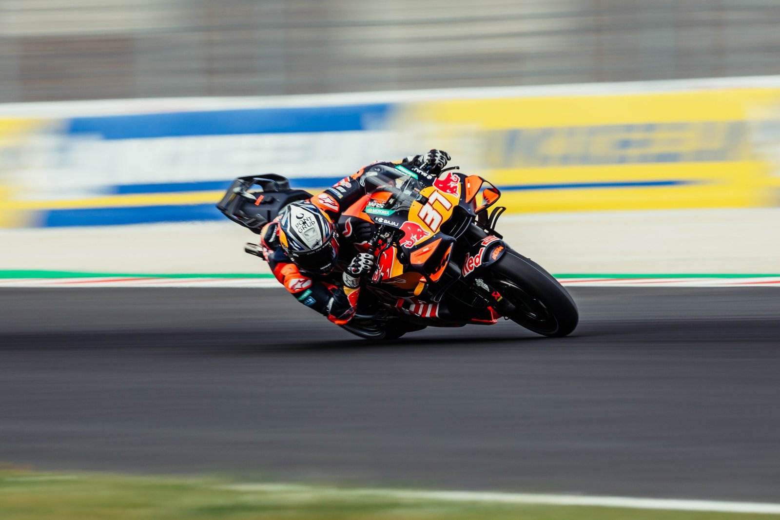 Pedro Acosta se rinde ante Marc Márquez tras la Sprint: “Solo hay que ver cómo salía de la curva 10”