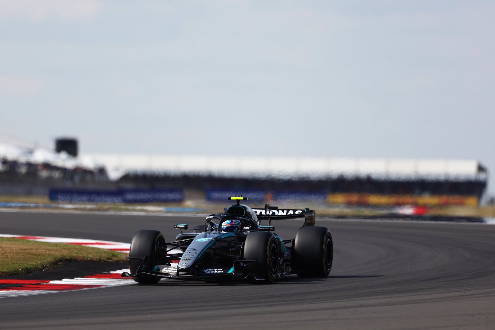 Antonelli conquista la sprint de Silverstone tras un brillante adelantamiento a Hamilton