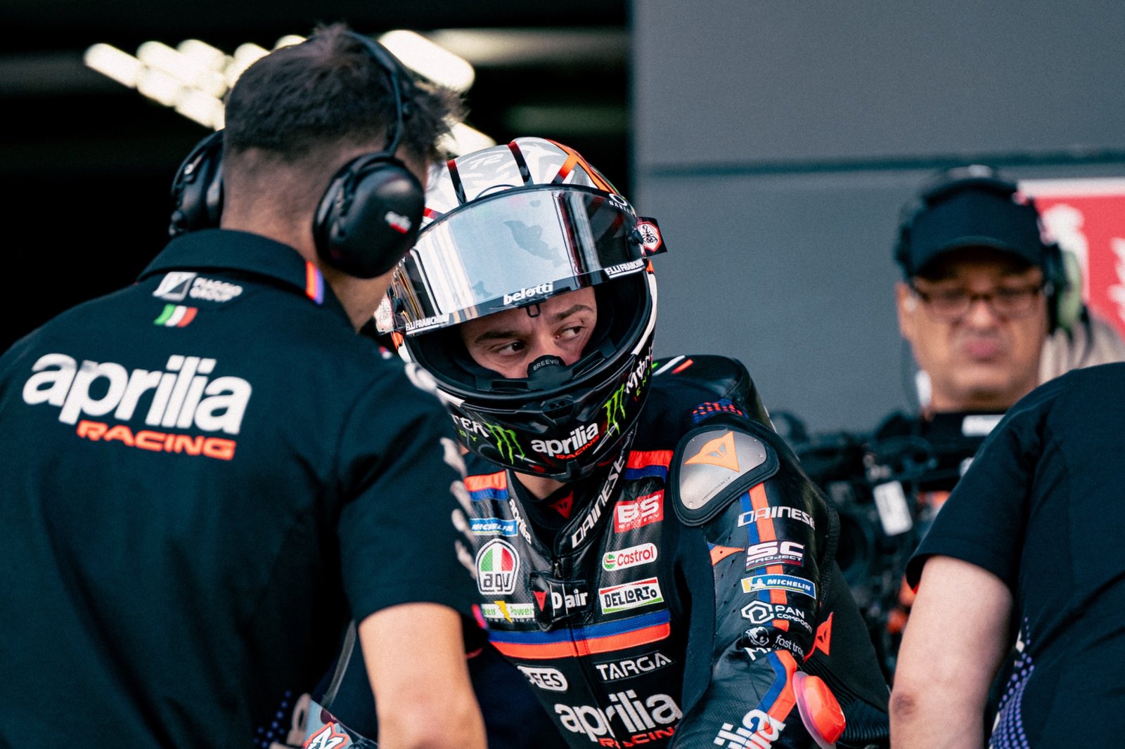 Marco Bezzecchi emociona en Silverstone: “Casi me desmayo, pero este podio vale muchísimo”