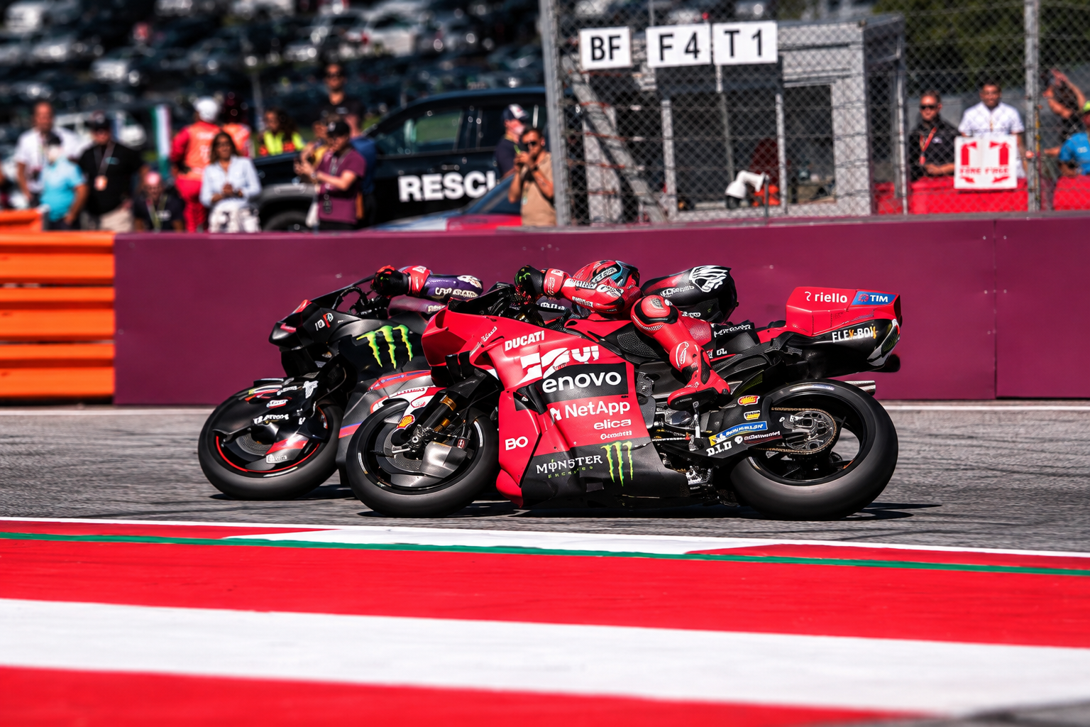 Las imágenes del espectacular duelo entre Jorge Martín y Marc Márquez en Austria: ninguno quiso ceder