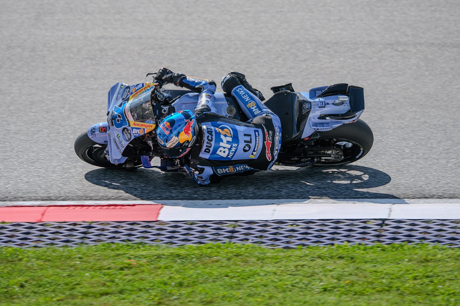 Álex Márquez salva los muebles en Austria y apunta al problema de Ducati: “No conseguimos que la moto avance”