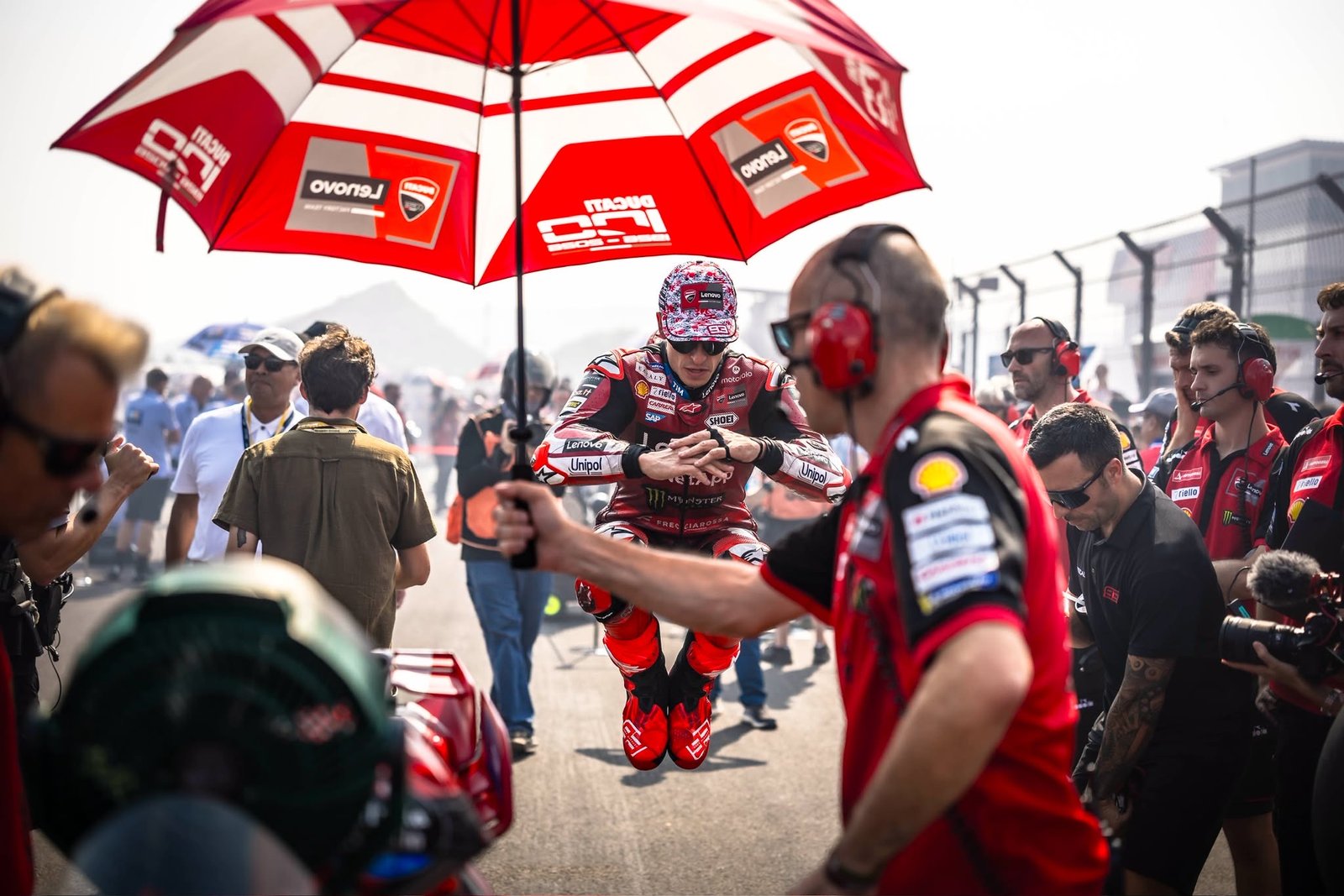 Marc Márquez sobrevive a su peor escenario y el Mundial entra en otra dimensión: “Me lo dices el jueves y salto de alegría”